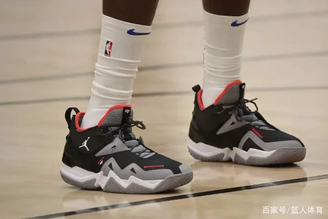 周琦伤退徐杰24分王哲林25+6 上海险胜广东